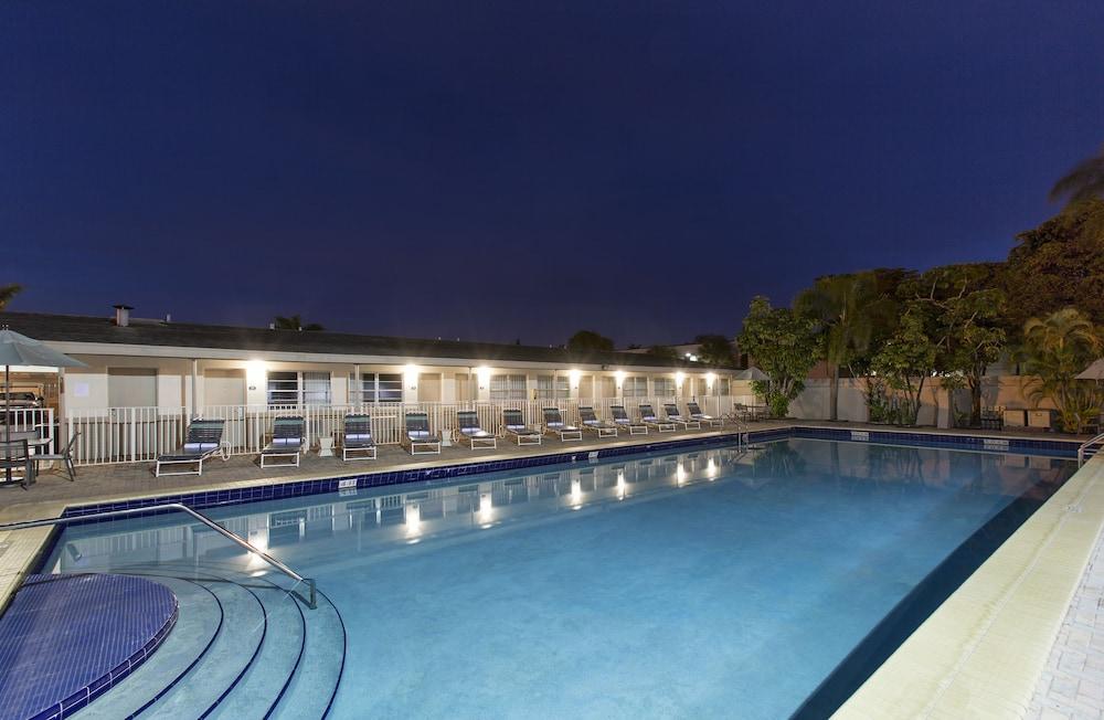 Days Inn By Wyndham Miami Airport North Miami Springs Екстериор снимка