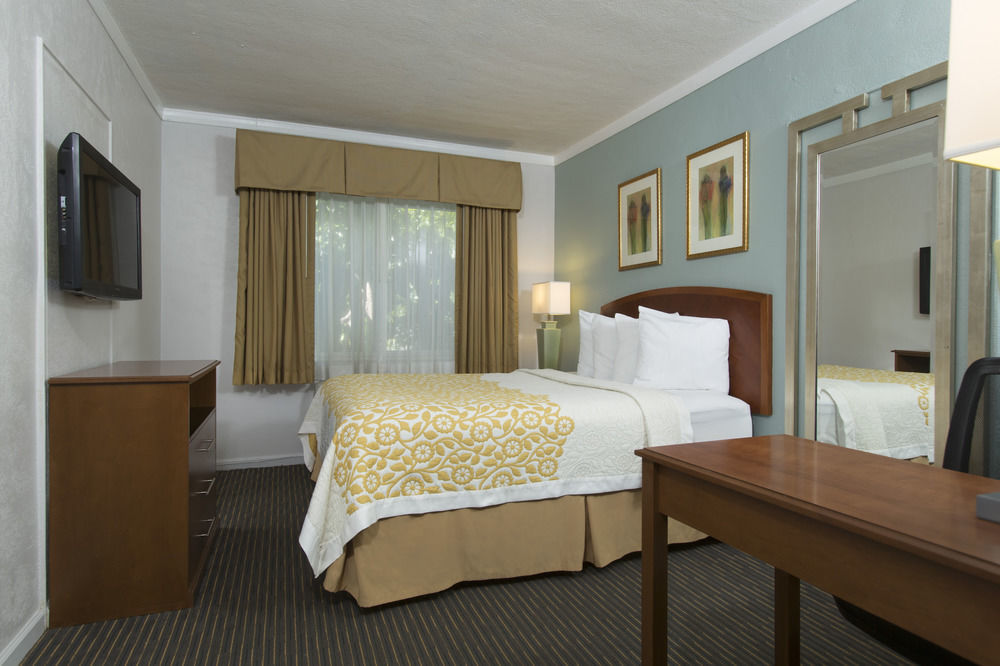 Days Inn By Wyndham Miami Airport North Miami Springs Екстериор снимка